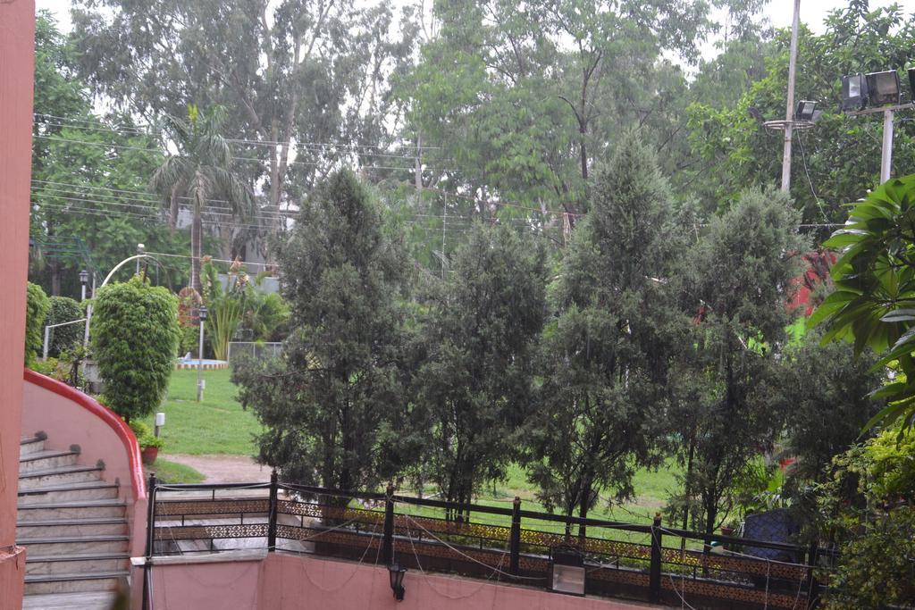 Hotel Shrinath Palace Órcsha Kültér fotó