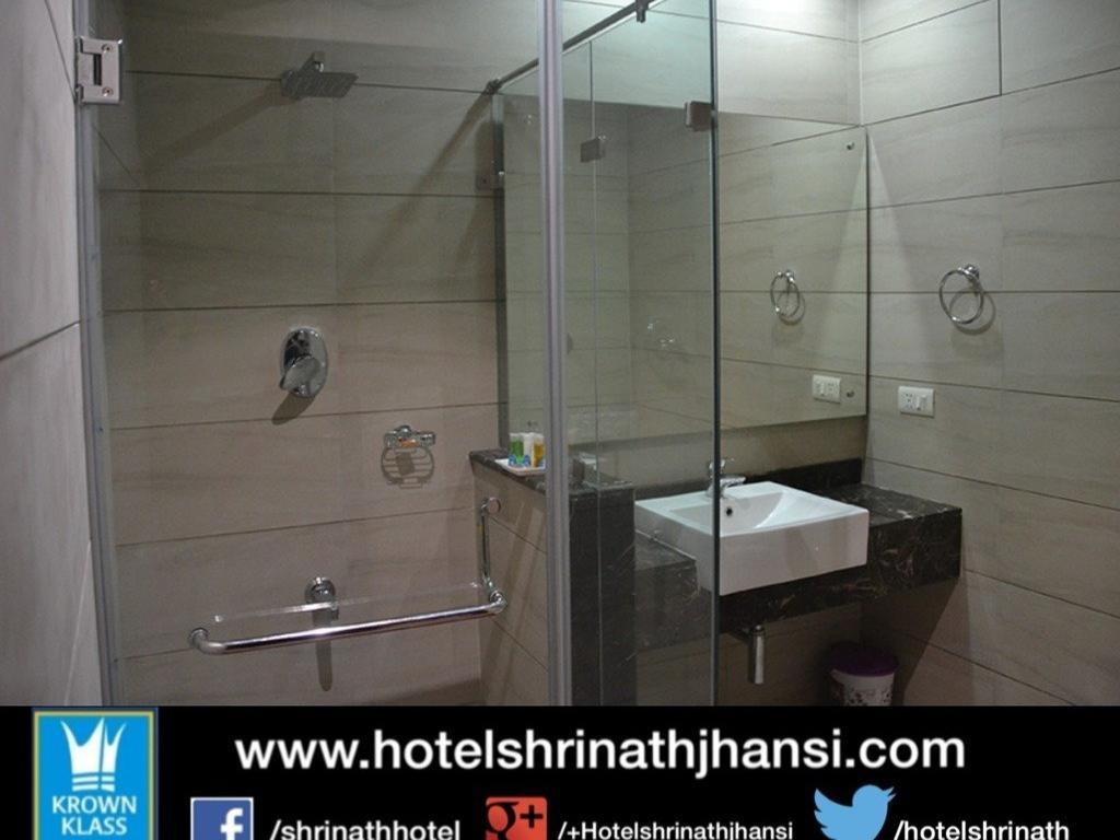 Hotel Shrinath Palace Órcsha Szoba fotó